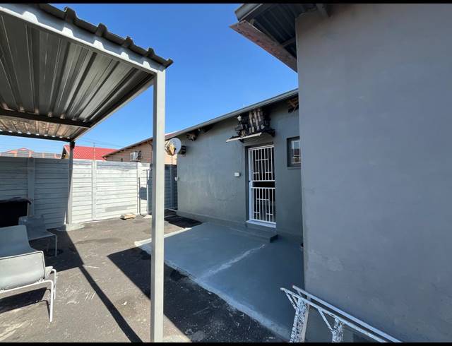 M² BUILDING FOR SALE IN SPRINGS CENTRAL